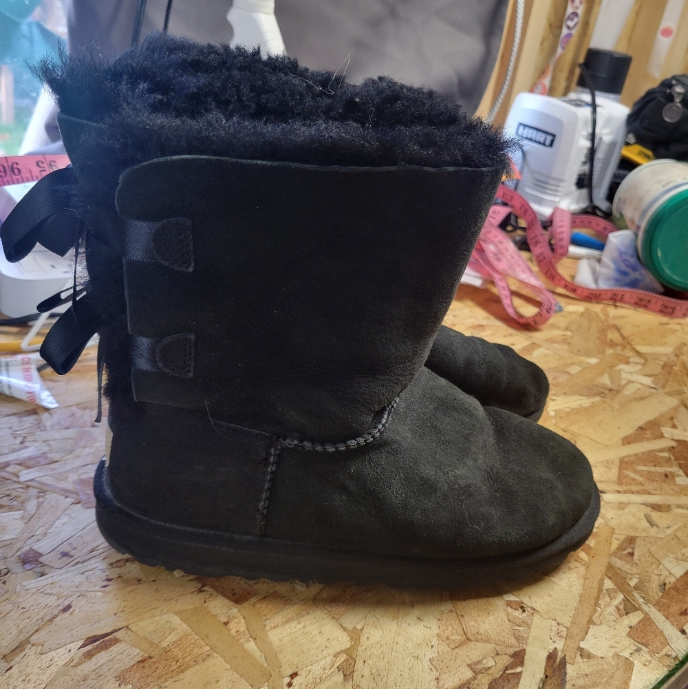 UGG Eva Genuine Sheepskin Lined Winter Boots Womans Size 6‎